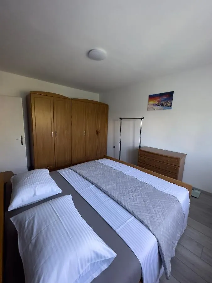 Apartment Triki Πούλα